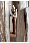 Sternkopf-Engel aus Makassar-Ebenholz, stehend, mit Kerzenhalter